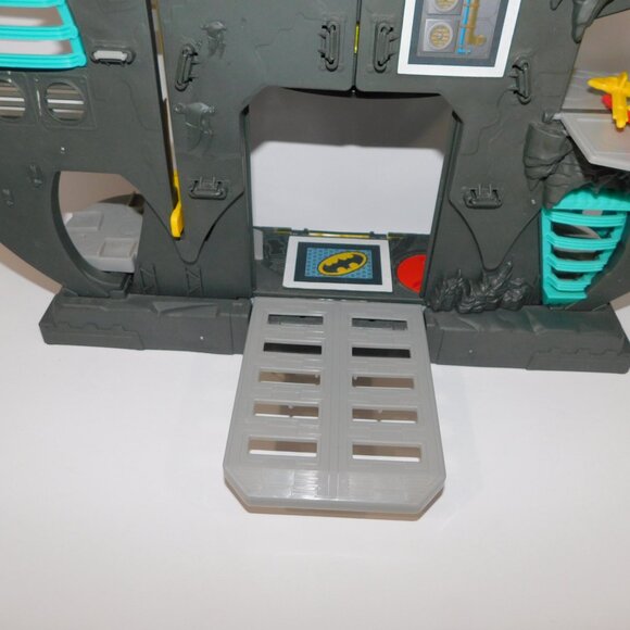 Fisher Price Imaginext DC Super Friends Batman Batcave w Accessories Figures - Picture 10 of 10